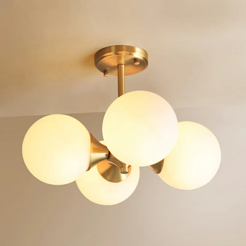 Messing Globe Inbouwverlichting Postmodern 4 Heads Opaalglas Semi Flush Light voor slaapkamer Clearhalo
