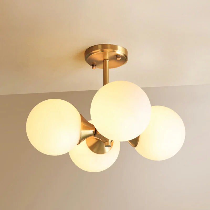 Messing Globe Inbouwverlichting Postmodern 4 Heads Opaalglas Semi Flush Light voor slaapkamer Clearhalo