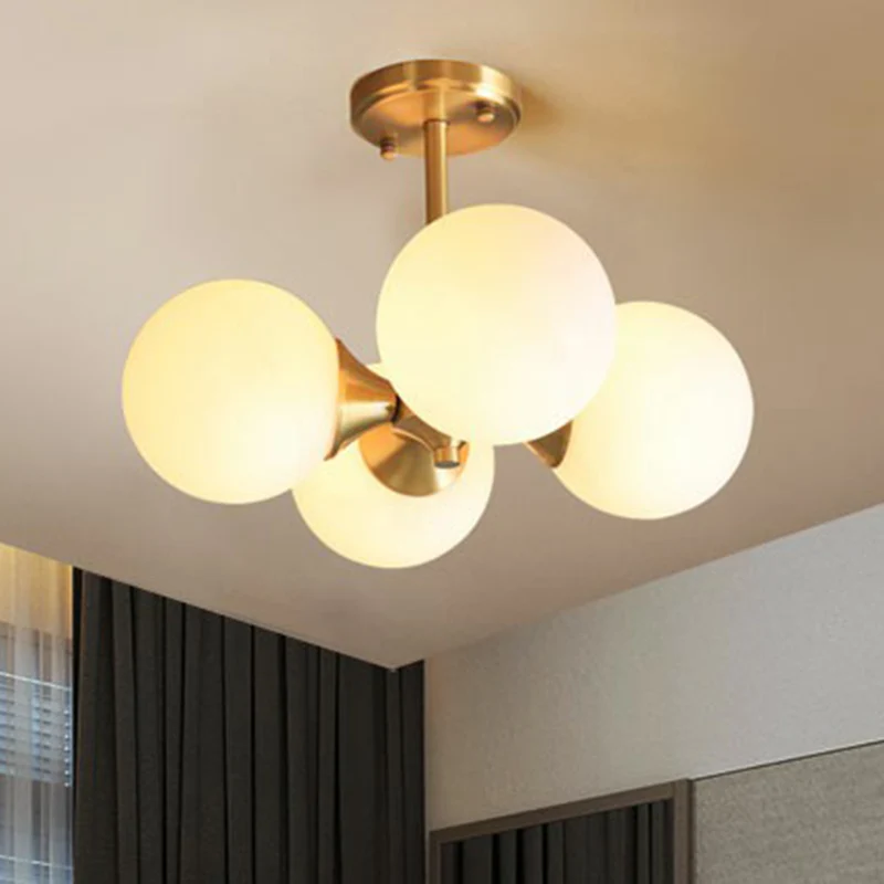 Messing Globe Inbouwverlichting Postmodern 4 Heads Opaalglas Semi Flush Light voor slaapkamer Clearhalo
