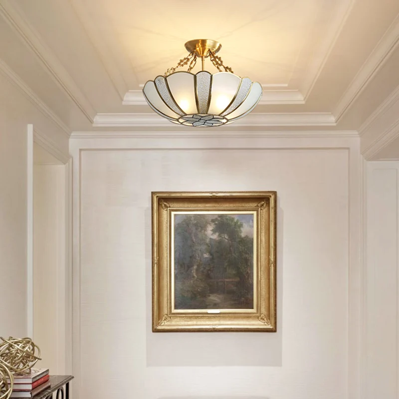Messing mandvormige kroonluchter koloniale stijl getextureerd wit glas 4-lichts eetkamer hanglamp Clearhalo