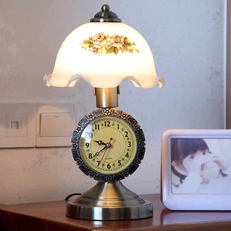 Messing nachttafellamp met 1 lamp, landelijke stijl, gefacetteerde glazen koepelvormige tafellamp voor slaapkamer Clearhalo
