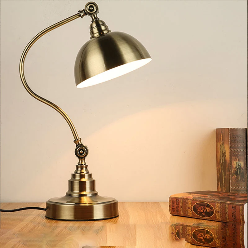 Metaal antiek goud nachtlampje kom schaduw 1 lamp vintage tafellamp met verstelbaar scharnier en gebogen arm Clearhalo