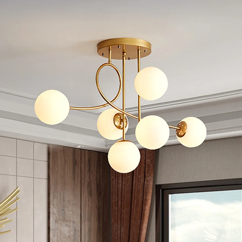 Metaalbewapende plafondkroonluchter modernistisch 6 lampen zwart/goud hangend lichtarmatuur met rookgrijs/cognac/melkwit g...