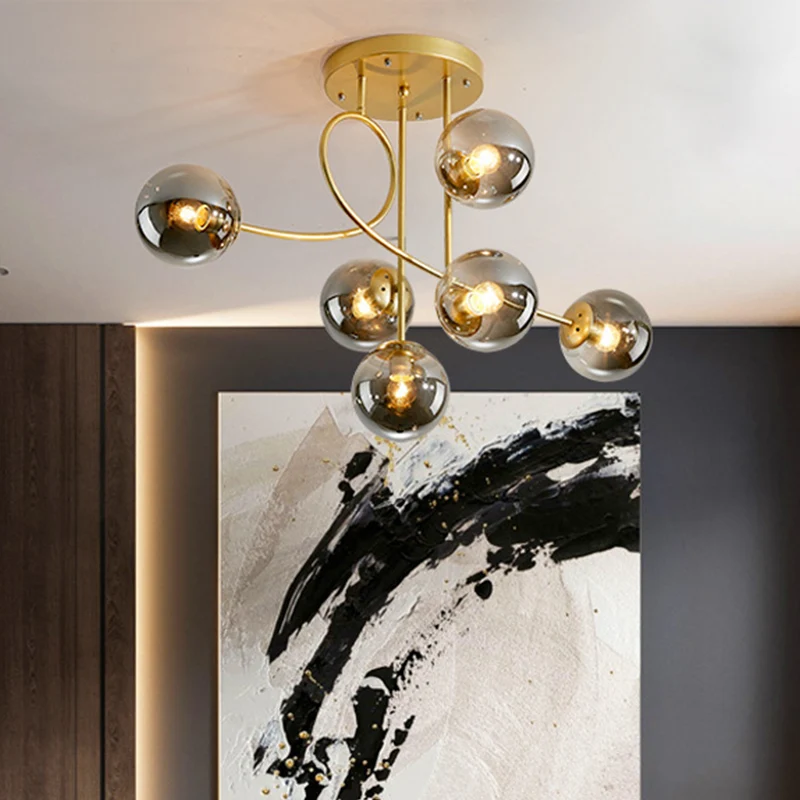 Metaalbewapende plafondkroonluchter modernistisch 6 lampen zwart/goud hangend lichtarmatuur met rookgrijs/cognac/melkwit g...