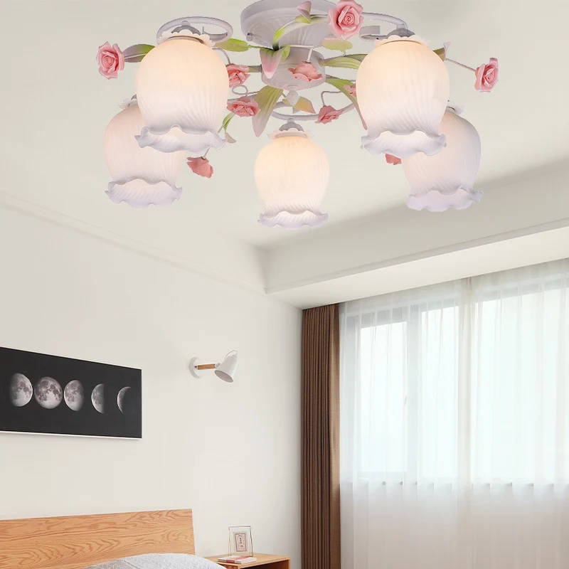 Metaalwit plafondarmatuur geschulpt 5 lampen pastoraal bloem semi-inbouwlicht voor slaapkamer Clearhalo