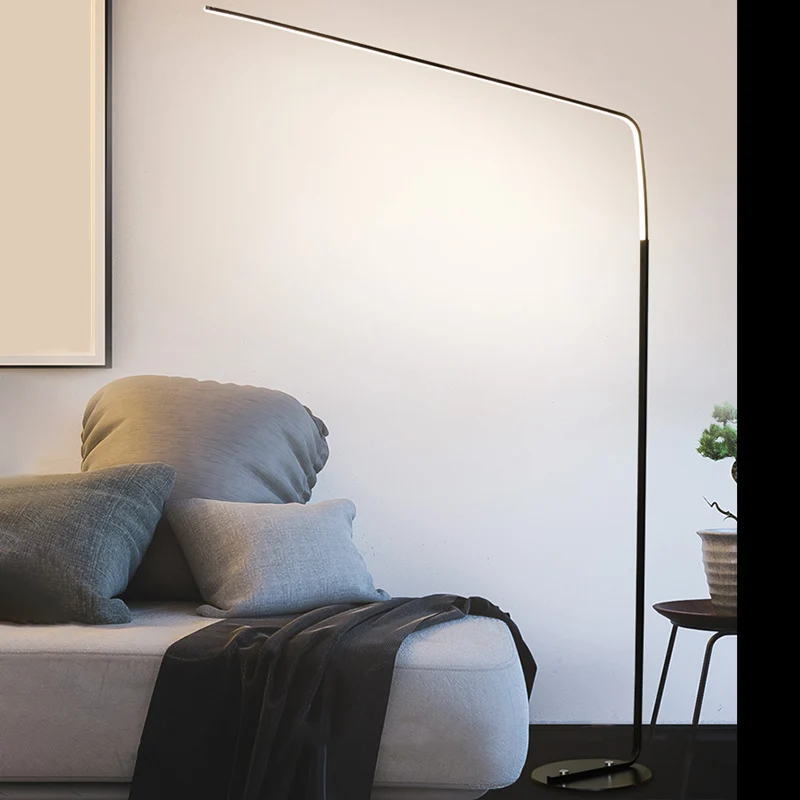 Metal Bend Lineaire vloerverlichting Minimalistische LED-staande lamp met voetschakelaar Clearhalo