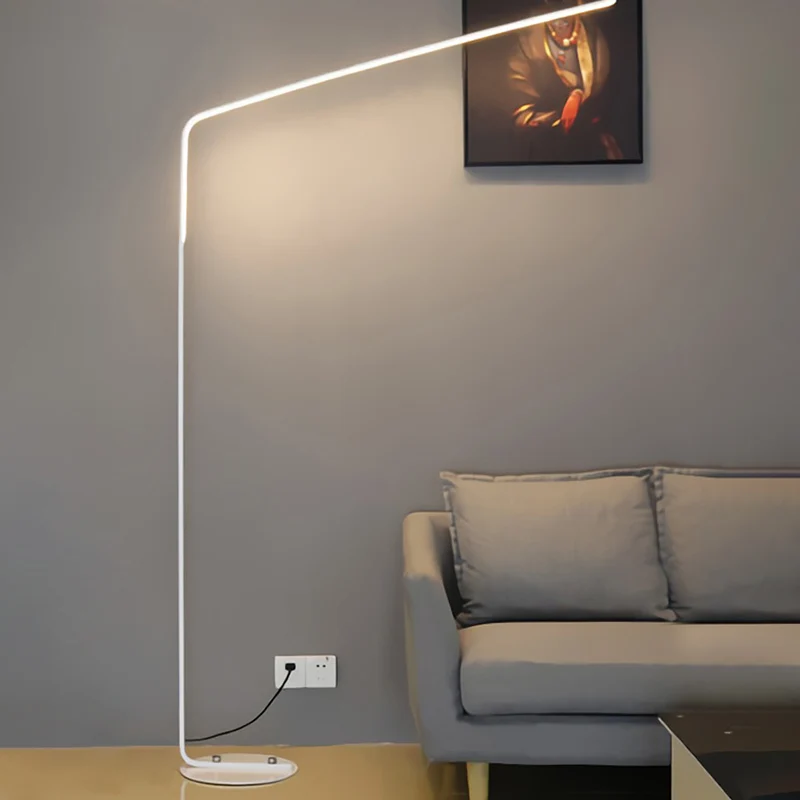 Metal Bend Lineaire vloerverlichting Minimalistische LED-staande lamp met voetschakelaar Clearhalo