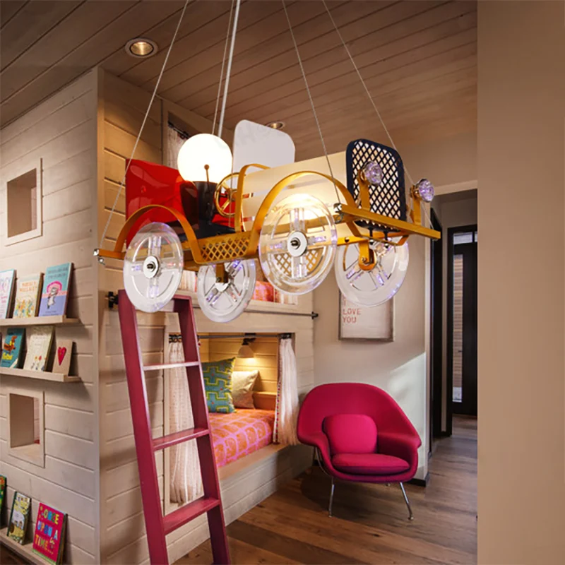Metalen autovormige hanglamp met chauffeur Cartoon kroonluchter geel voor babykamer Clearhalo