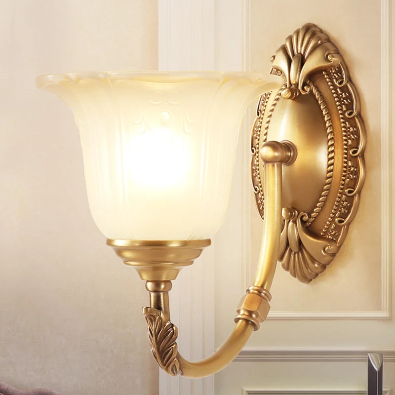 Metalen gebogen schanslamp Klassieke stijl 1/2-lamp slaapkamerwandlamp met opaalglazen bloemblaadjeskap Clearhalo