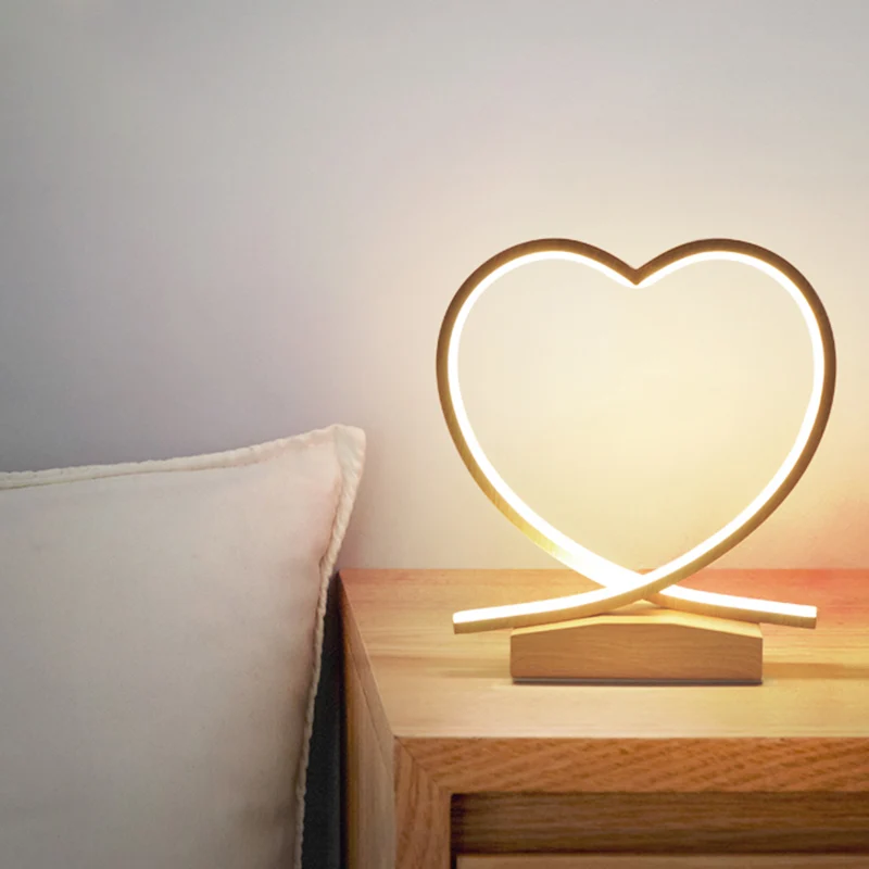 Metalen hart kleine bureaulamp modernistische LED-licht houten taakverlichting met acryl kap Clearhalo