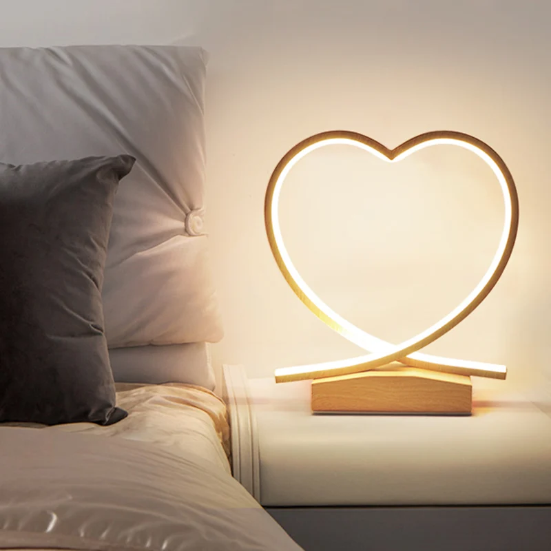 Metalen hart kleine bureaulamp modernistische LED-licht houten taakverlichting met acryl kap Clearhalo