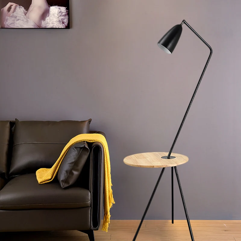 Metalen langwerpige vloerleeslamp Eenvoudig 1 lamp Zwart/roze/geel Statief Vloerstaande verlichting met plank voor woonkam...