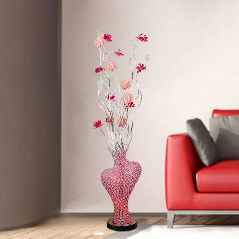 Metalen rode bloem staande lamp uitgesneden hartachtige decoratieve LED-vloerlamp met kristallen ingelegde details Clearhalo