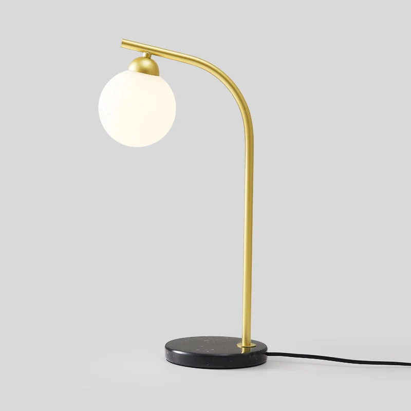 Minimalistische bolvormige tafellamp ivoorkleurig glas 1-kops nachtkastje met zwart/gouden gebogen standaard Clearhalo