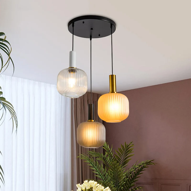 Moderne clusterpothanger van gekleurd geribbeld glas met 3 lampen en gouden hangende verlichtingsarmatuur Clearhalo