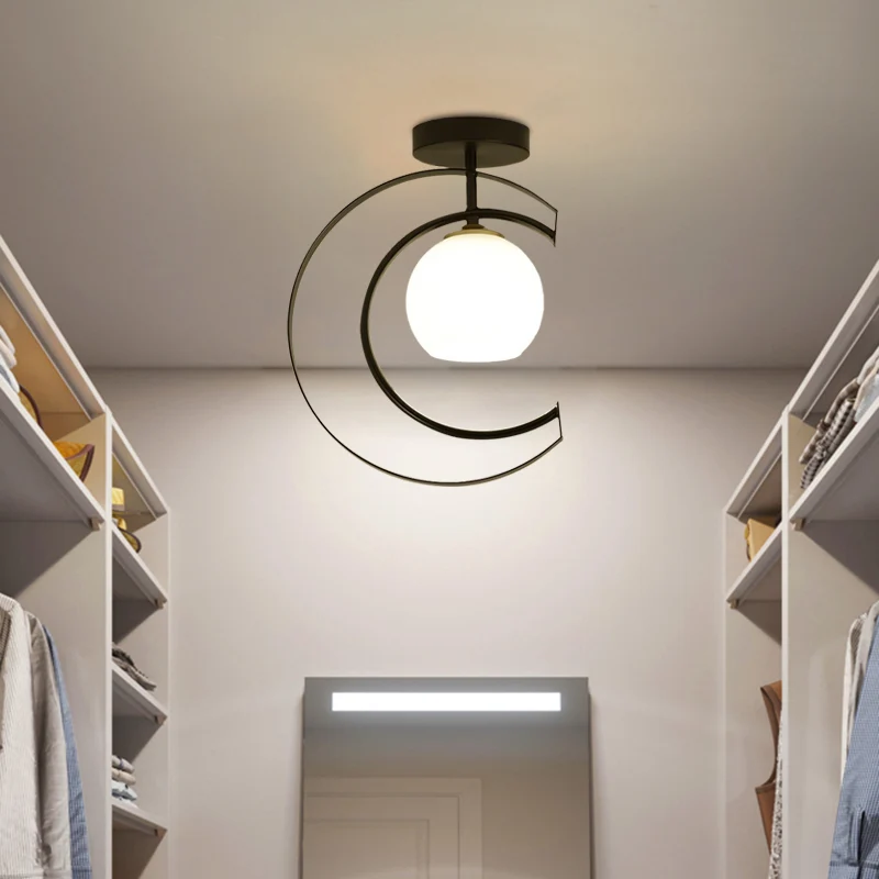 Moderne Globe semi-inbouwlamp wit glas 1-lichts slaapkamer plafondgemonteerde lamp zwart met maanijzeren frame Clearhalo