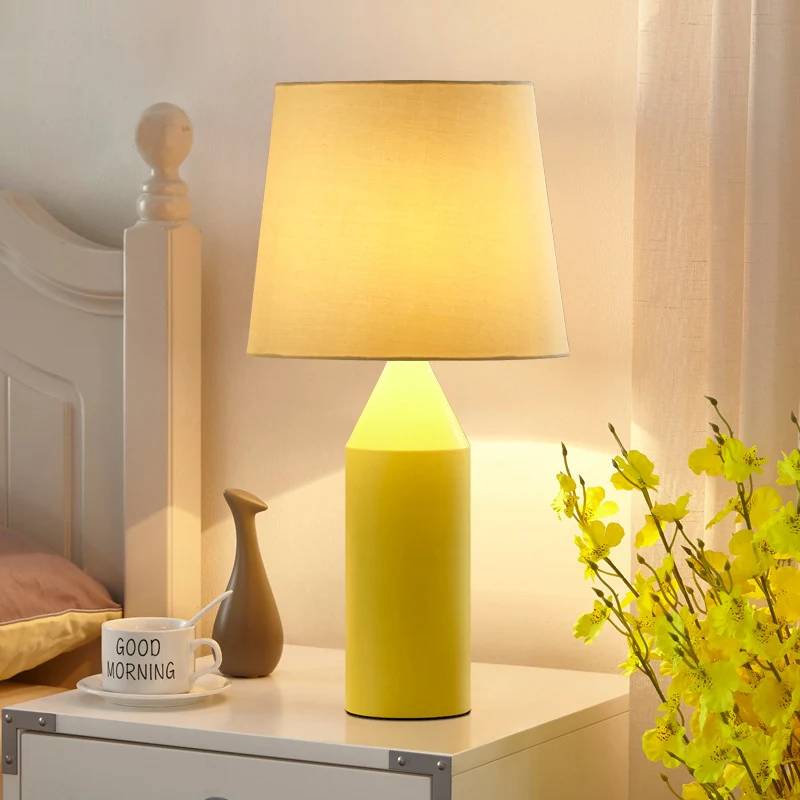 Moderne Macaron gekleurde bureaulamp Pen 1 kop stoffen tafellamp met taps toelopende kap voor restaurant Clearhalo