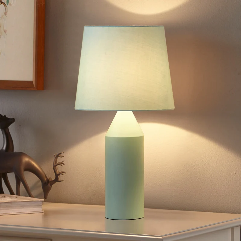 Moderne Macaron gekleurde bureaulamp Pen 1 kop stoffen tafellamp met taps toelopende kap voor restaurant Clearhalo