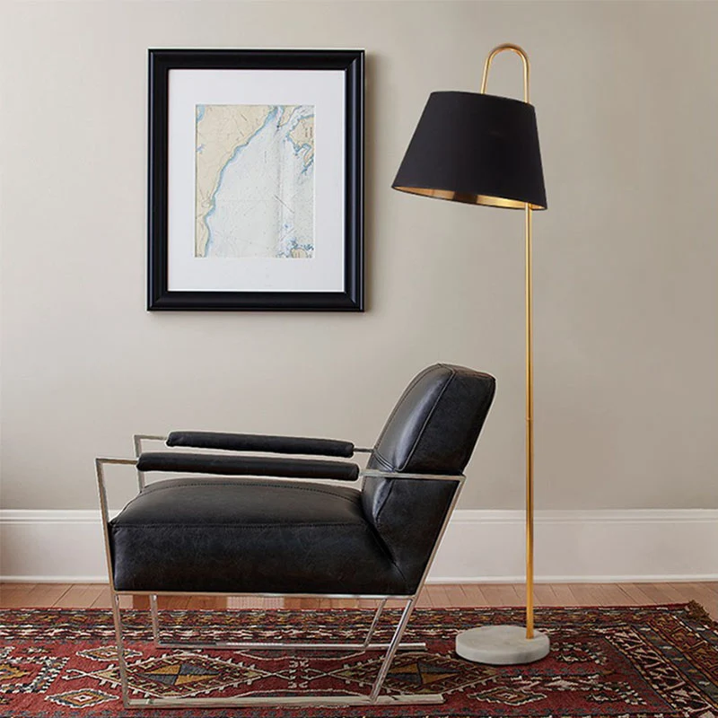 Moderne staande leeslamp met 1 kop en metalen kap, zwart/wit en goudkleurige tonvormige stalamp Clearhalo