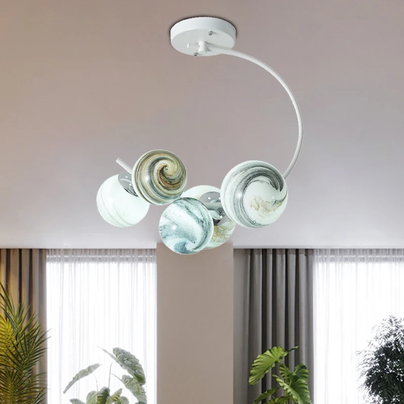 Moderne stijl 3/5-lichts kroonluchterlamp met mondgeblazen glazen kap, zwart/witte afwerking, wereldwijde hanglamp Clearhalo