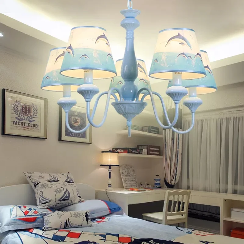 Moderne stijl taps toelopende schaduw kroonluchter met dolfijn 5 lichts metalen hanglamp blauw voor kinderslaapkamer Clear...