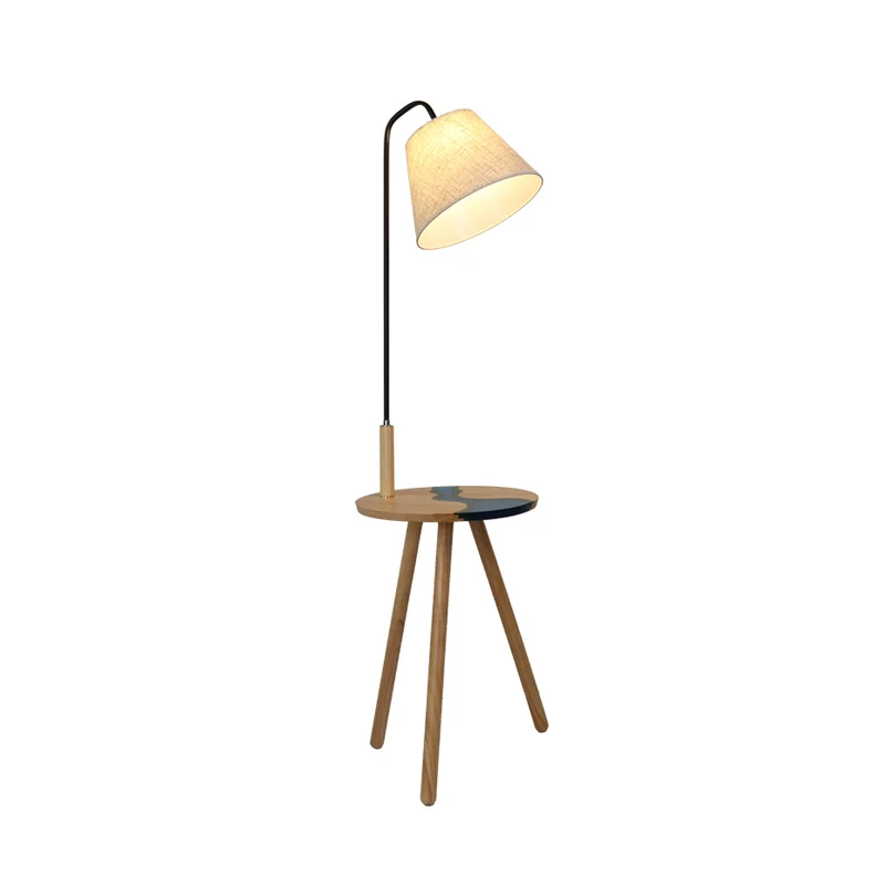 Moderne tafellamp met enkele vloer en stoffen kap. Staande lamp van wit conisch hout Clearhalo
