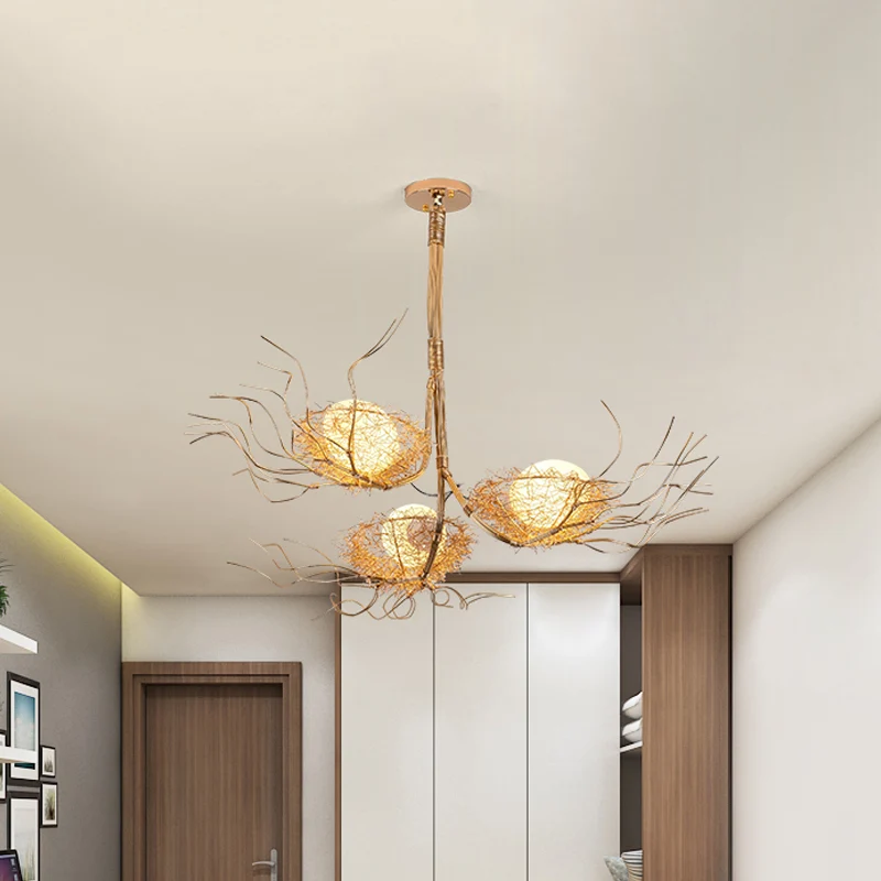 Moderne tak-hanglamp met nest en ei Drie lichts metalen kroonluchter goud voor studeerkamer Clearhalo