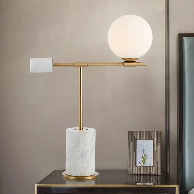 Modernistische 1 Head Task Lighting gouden bolvormige nachttafellamp met witte glazen kap Clearhalo