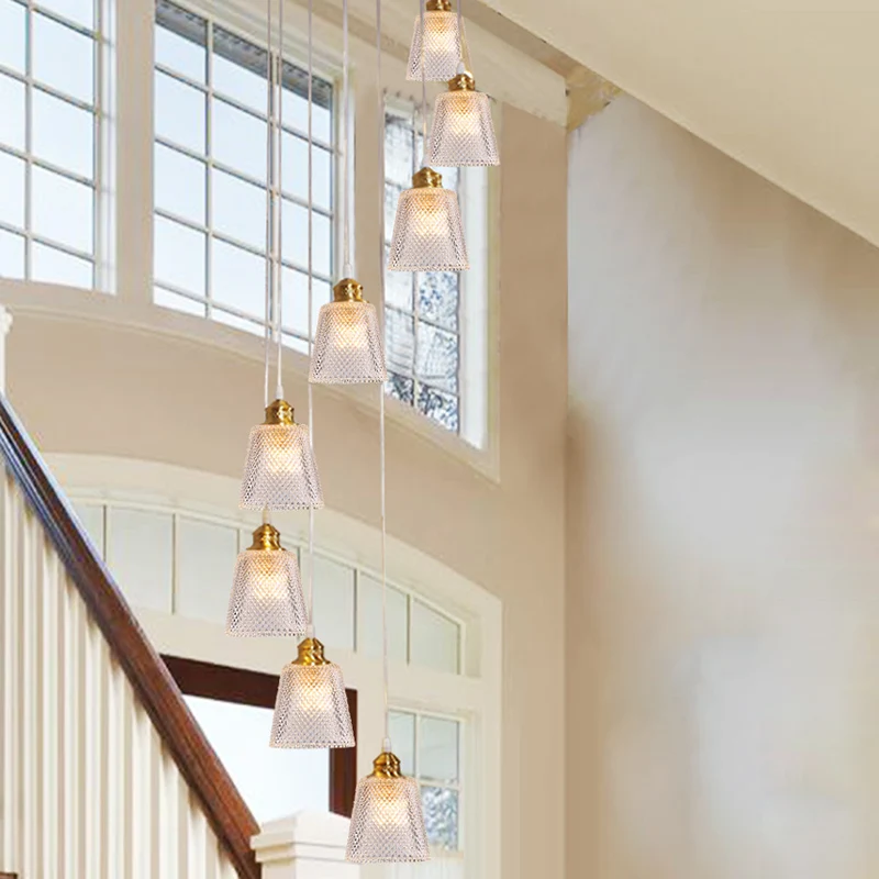 Modernistische kegelvormige hanglampset, 8 lampen, helder roosterglas, multilichthanger goud met spiraalvormig ontwerp Cle...