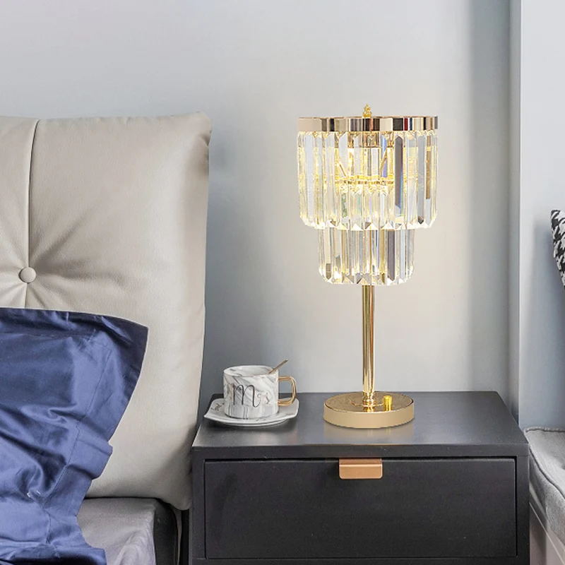 Modernistische LED-taakverlichting Gouden 2-laags leeslamp met afgeschuinde kristallen kap Clearhalo
