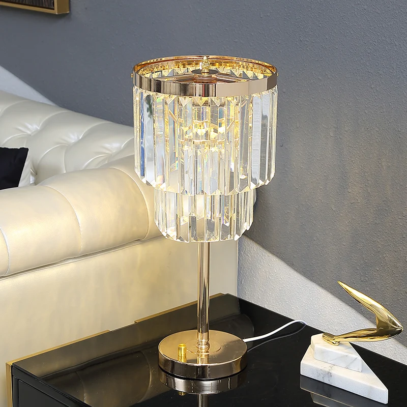 Modernistische LED-taakverlichting Gouden 2-laags leeslamp met afgeschuinde kristallen kap Clearhalo