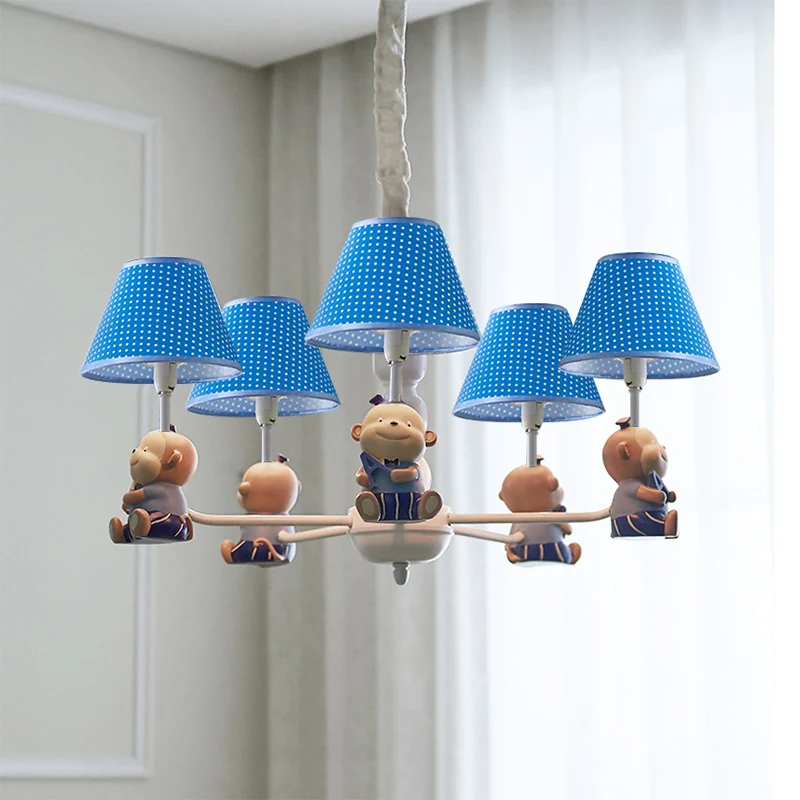 Mooie aapkroonluchter van stof en metaal, 5 lichts blauwe hanglampen voor kinderslaapkamer Clearhalo