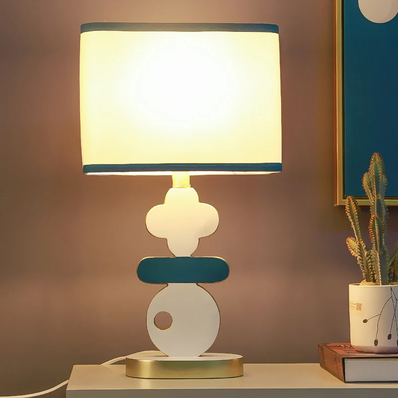 Nachtkastje met enkele lamp, moderne blauw/groene leesverlichting met tonvormige stoffen kap Clearhalo
