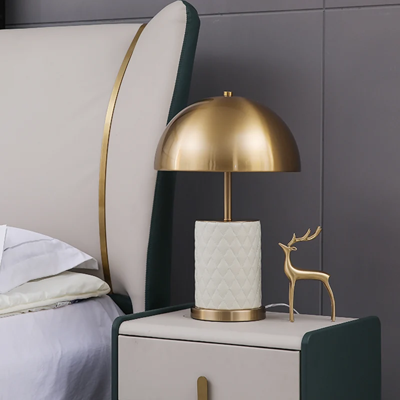 Nachtkastje met metalen kom, verlichting, postmodern, 1 kop, messing nachtkastje voor slaapkamer Clearhalo