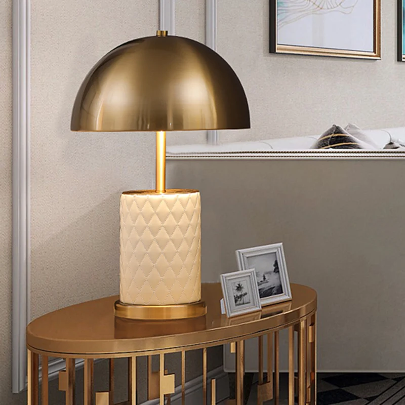 Nachtkastje met metalen kom, verlichting, postmodern, 1 kop, messing nachtkastje voor slaapkamer Clearhalo