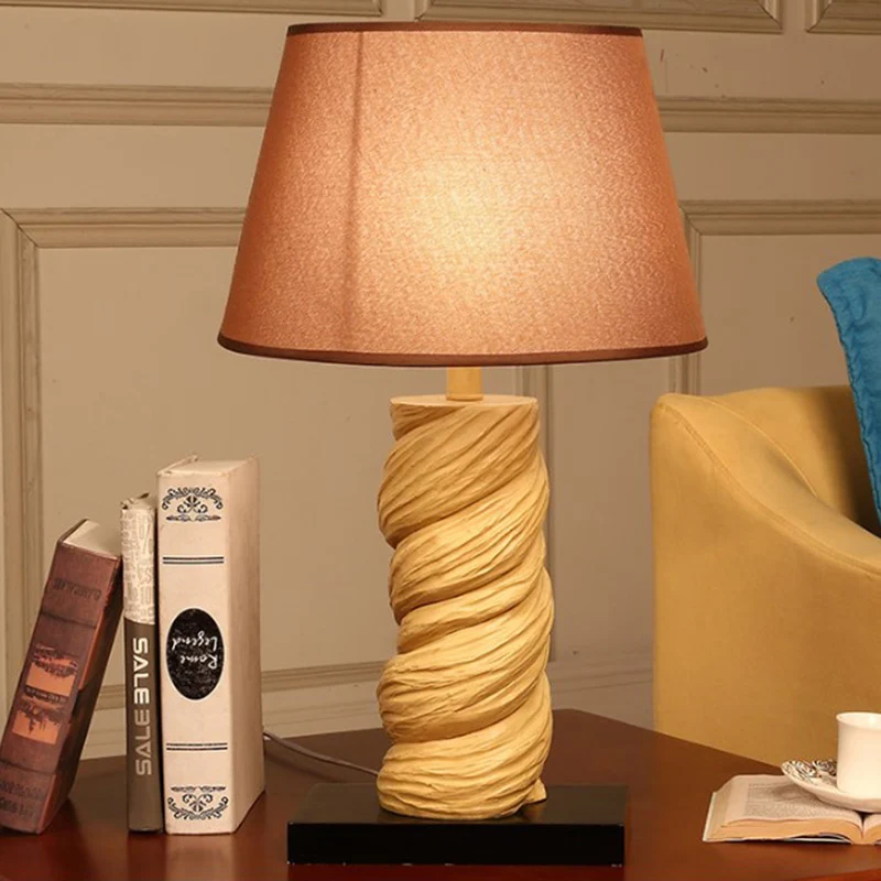 Nachtkastje van conische stof, traditionele slaapkamer-bureaulamp met 1 lichtpunt wit/bruin met gedraaide harskolom Clearhalo