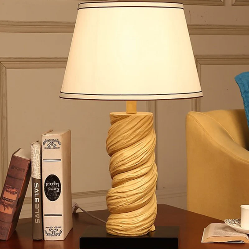 Nachtkastje van conische stof, traditionele slaapkamer-bureaulamp met 1 lichtpunt wit/bruin met gedraaide harskolom Clearhalo