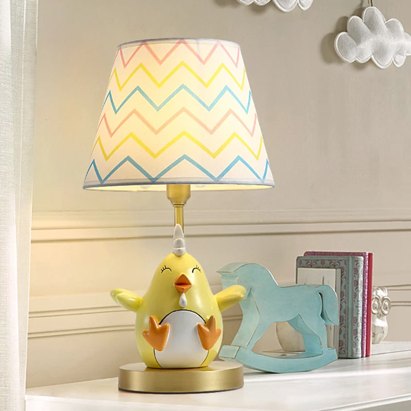 Nachtkastjelamp met cartoon kip, hars nachtkastje met één lamp en taps toelopende stoffen kap Clearhalo