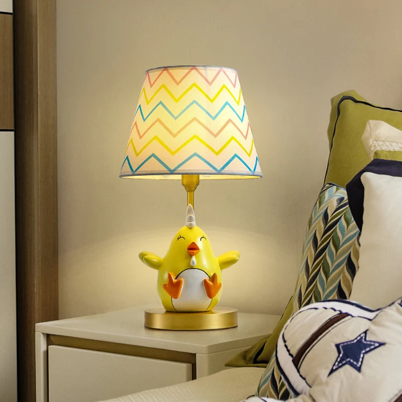 Nachtkastjelamp met cartoon kip, hars nachtkastje met één lamp en taps toelopende stoffen kap Clearhalo