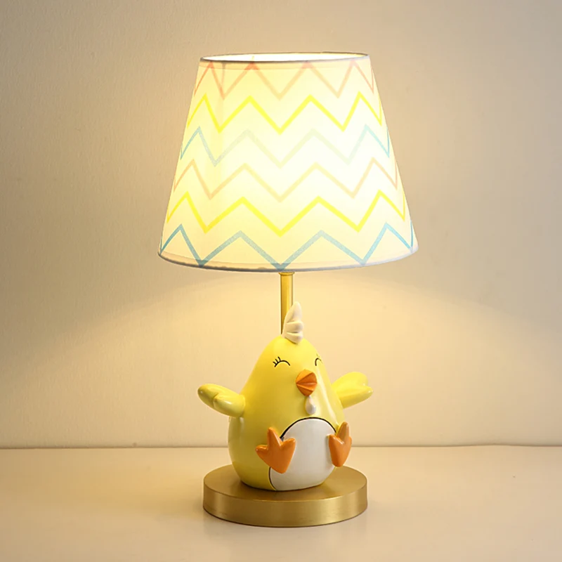 Nachtkastjelamp met cartoon kip, hars nachtkastje met één lamp en taps toelopende stoffen kap Clearhalo