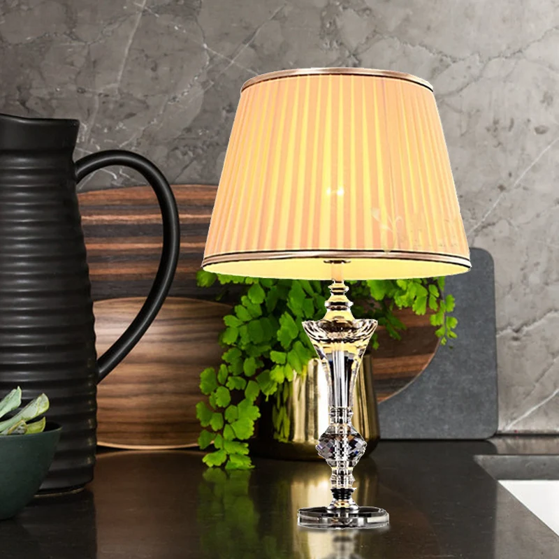Nachtkastjelamp met 1 kop, modernistische afgeschuinde kristallen leeslamp beige Clearhalo