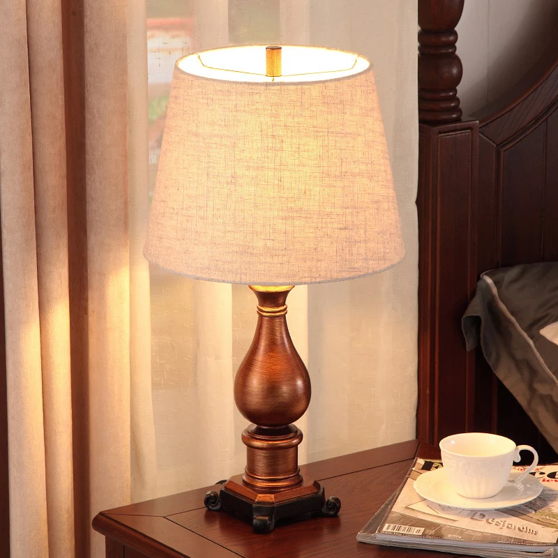 Nachtlamp met 1 kop, vintage taps toelopende stoffen tafelverlichting bruin met harsvaasbasis Clearhalo