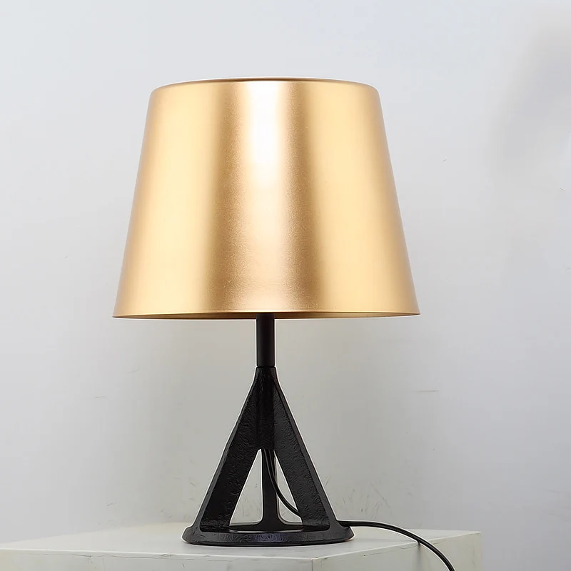 Nachttafellamp met metalen kegel, minimalistisch, 1 lamp, gouden nachtkastjeverlichting voor de woonkamer Clearhalo