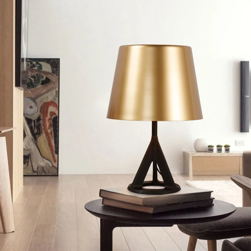 Nachttafellamp met metalen kegel, minimalistisch, 1 lamp, gouden nachtkastjeverlichting voor de woonkamer Clearhalo