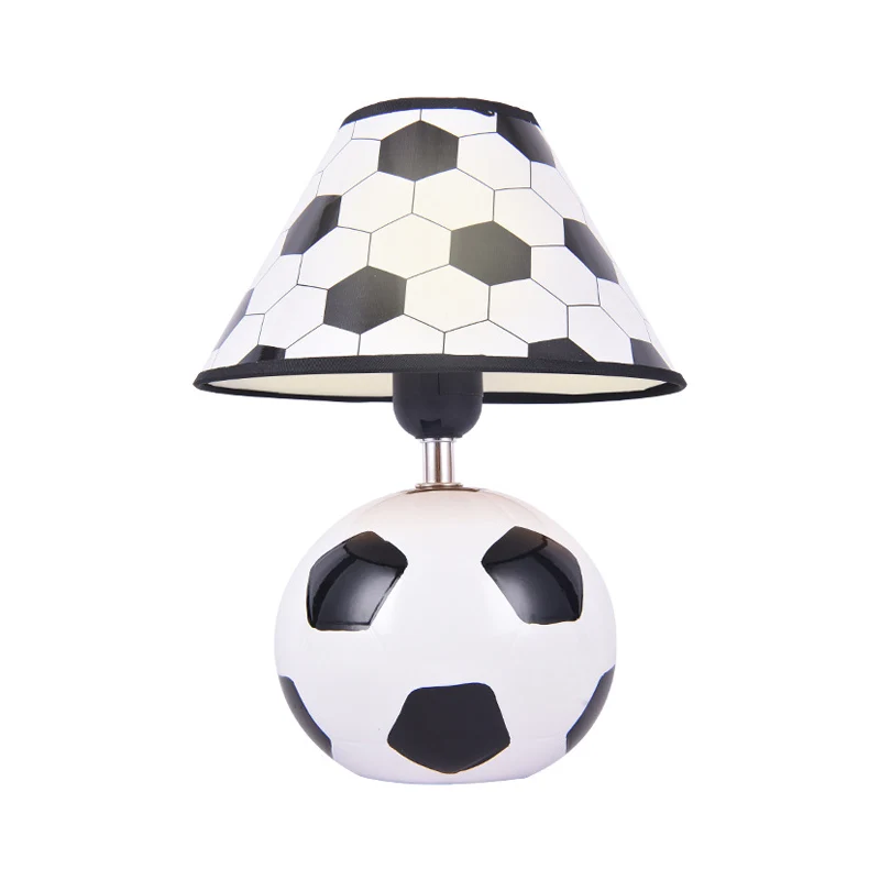 Nachttafellamp van voetbalachtig keramiek Cartoon 1-kops witte en zwarte nachtlamp met conische plastic kap Clearhalo