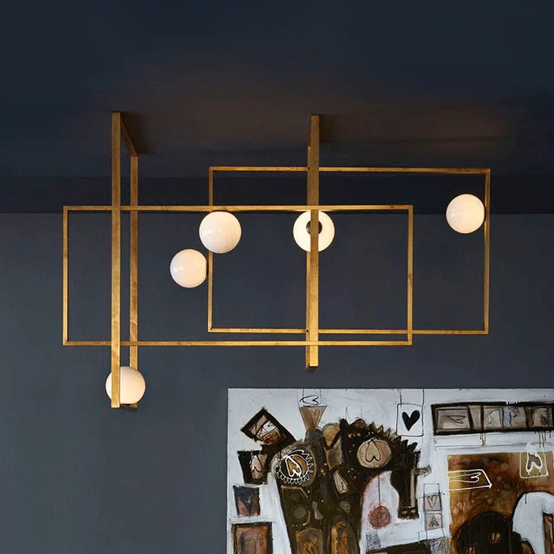Nieuwigheid postmoderne 5-koppige semi-inbouwlamp goud elkaar grijpende rechthoek dicht bij plafondlamp met bol witte glaz...