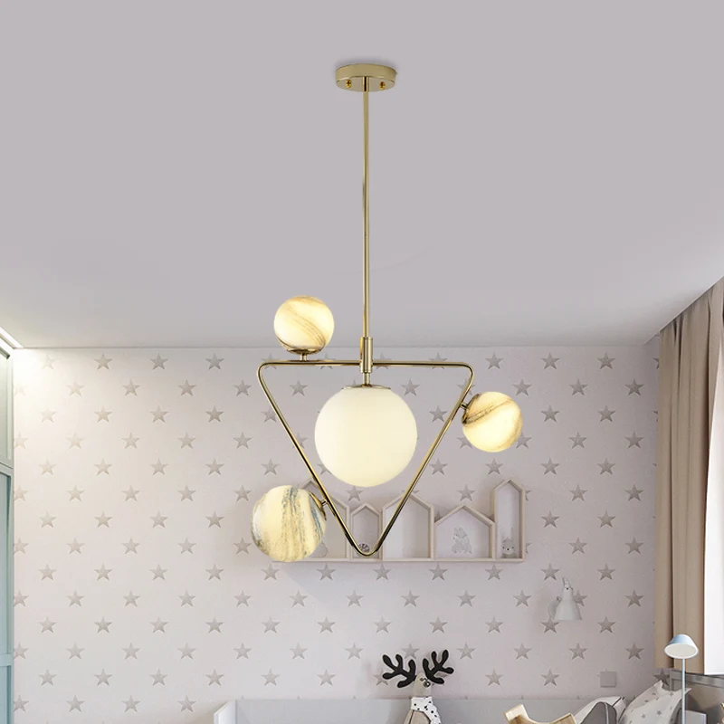 Nordic Ball kroonluchter licht matglas 4-lamps woonkamer hanglamp goud met driehoekige kooi Clearhalo