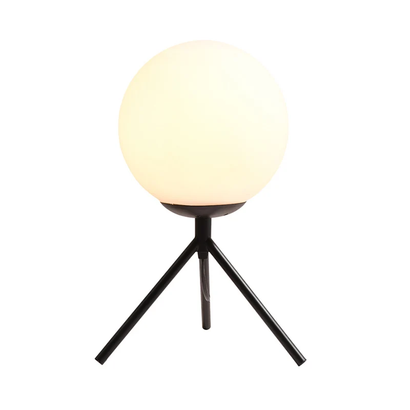 Opaal glazen bol bureaulamp modern 1-lamps nachttafellamp goud/zwart met metalen statief Clearhalo