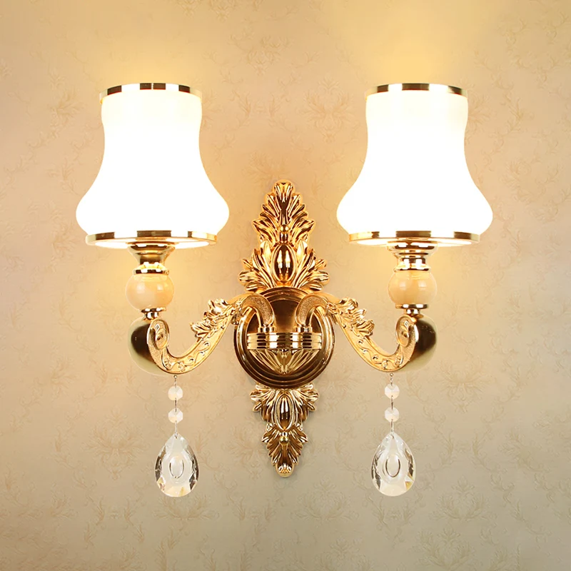 Opaalglas gouden wandlamp bloemenkap antieke wandverlichting met kristallen accent Clearhalo