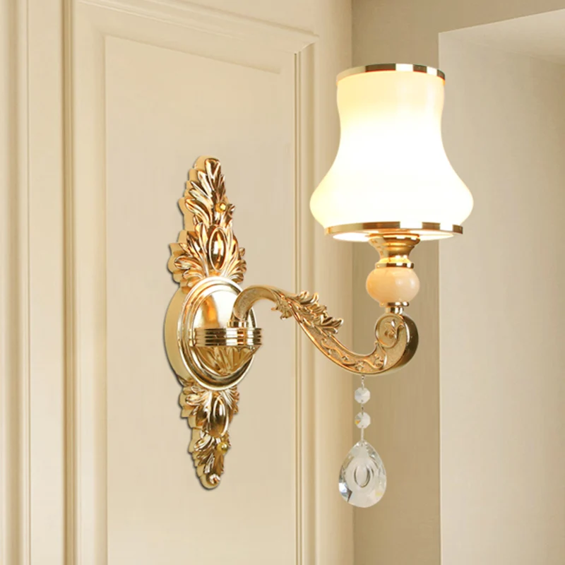 Opaalglas gouden wandlamp bloemenkap antieke wandverlichting met kristallen accent Clearhalo